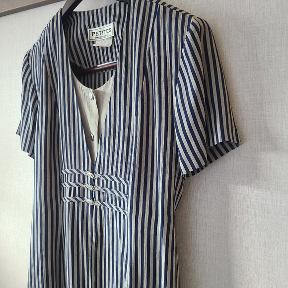 VNTG • Layered shortsleeve blouse ft. unique metal clasping • Beechers Brook - Picture 2 of 8